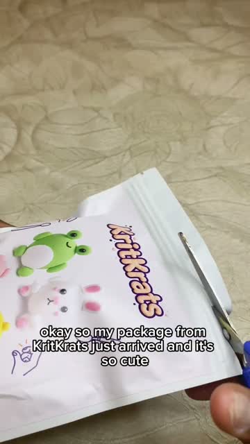 Opening a Meet the Poofymals kit